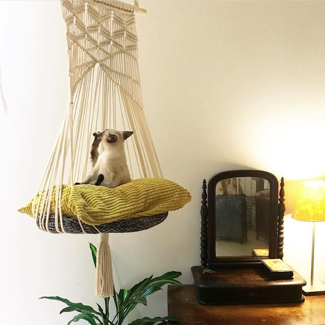 Cama Suspensa Bohemia para Gatos com Design de Renda Feito à Mão