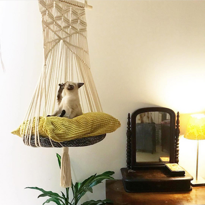 Cama Suspensa Bohemia para Gatos com Design de Renda Feito à Mão